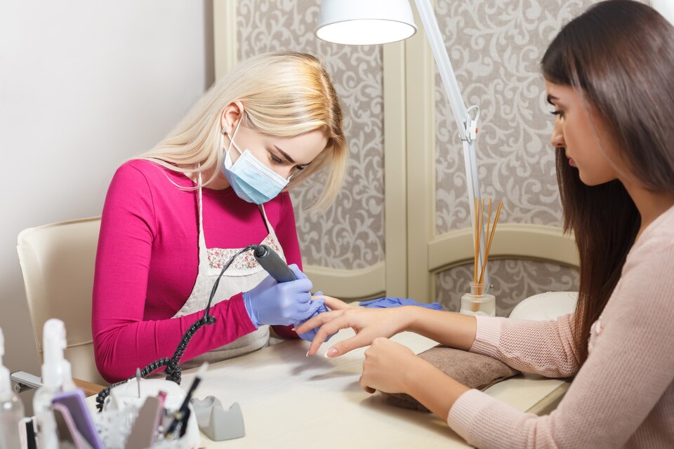 Boyalık Manikürcü